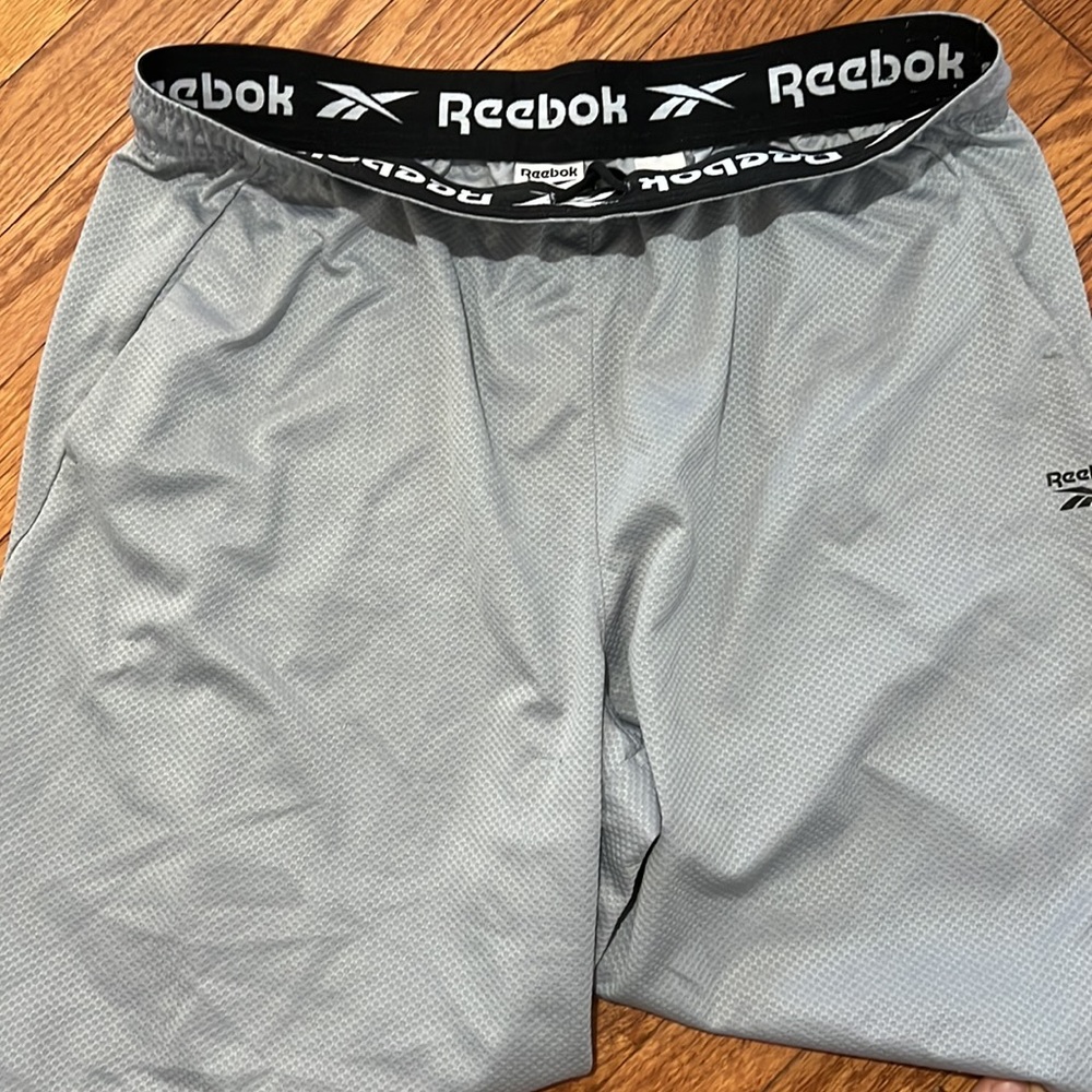 Men’s Reebok Shorts - Picture 2 of 3